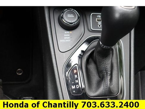 Used 2022 Jeep Cherokee Limited image 12