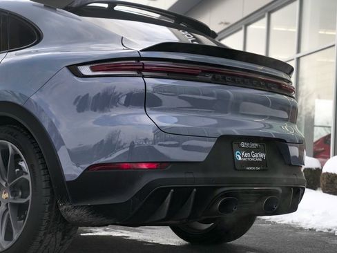 Used 2024 Porsche Cayenne Turbo GT AWD/4WD image 6