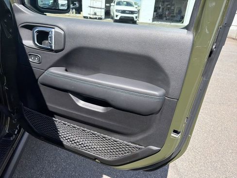 Used 2023 Jeep Wrangler Unlimited Rubicon 4xe w/ Cold Weather Group AWD/4WD image 15