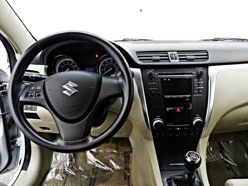 Used 2013 Suzuki Kizashi S FWD image 8