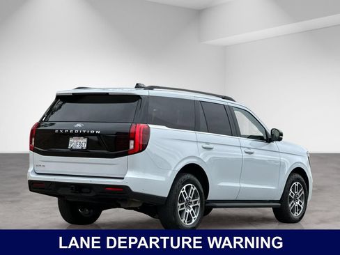 Used 2025 Ford Expedition Active AWD/4WD image 6