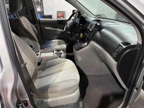 Used 2009 Kia Sedona w/ Convenience Pkg image 9