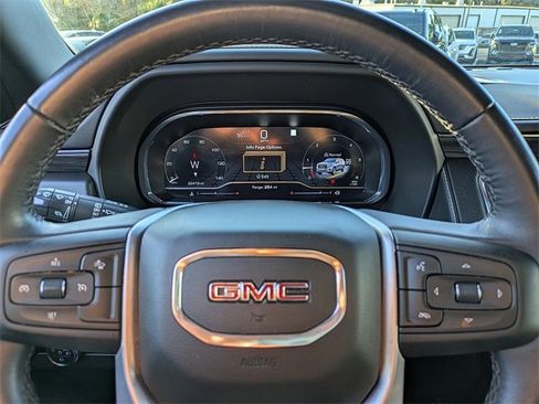 Used 2023 GMC Yukon SLT image 30