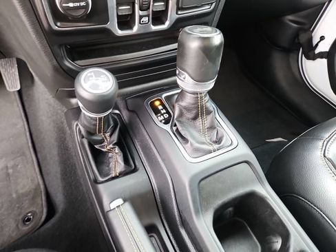 Used 2023 Jeep Wrangler Unlimited Sahara AWD/4WD image 15