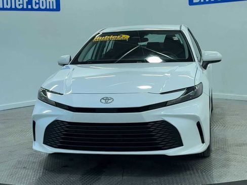 Used 2025 Toyota Camry LE image 3