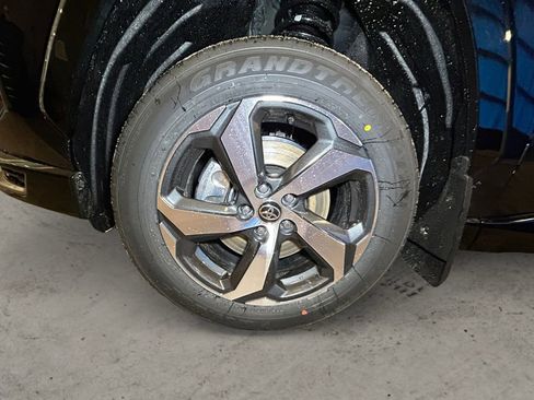 New 2025 Toyota RAV4 SE image 14