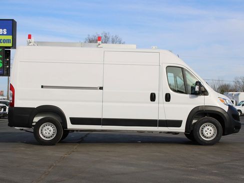 Used 2024 RAM ProMaster 2500 w/ Convenience Group image 7