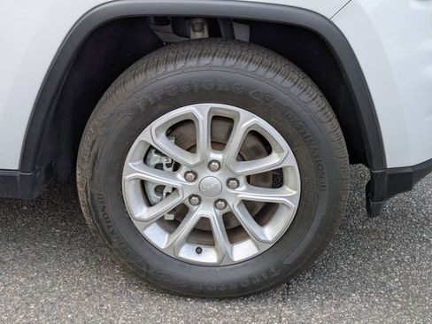 Used 2022 Jeep Grand Cherokee Laredo E AWD/4WD image 11