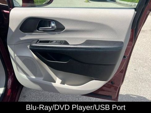 Certified 2021 Chrysler Pacifica Touring-L w/ Uconnect Theater Family Group FWD image 17