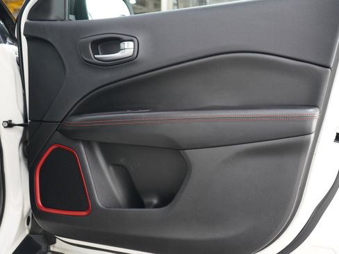 Used 2019 Jeep Compass Trailhawk w/ Leather Interior Group AWD/4WD image 9