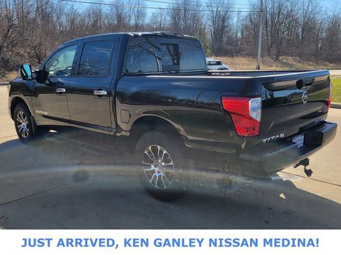 Used 2021 Nissan Titan SV w/ SV Convenience Package image 6
