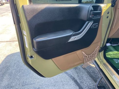 Used 2013 Jeep Wrangler Unlimited Sahara AWD/4WD image 11