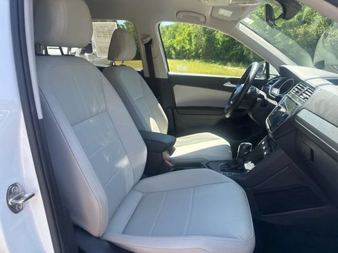 Used 2020 Volkswagen Tiguan SEL FWD image 32