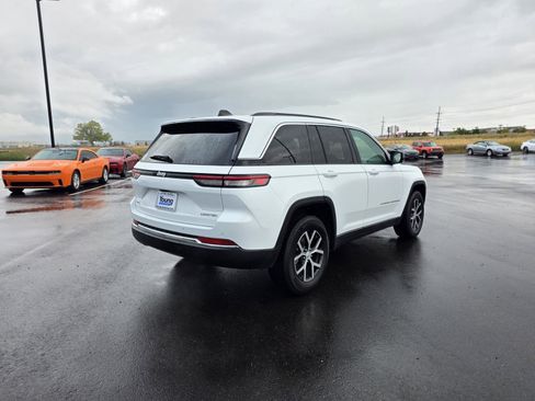 Used 2024 Jeep Grand Cherokee Limited image 7