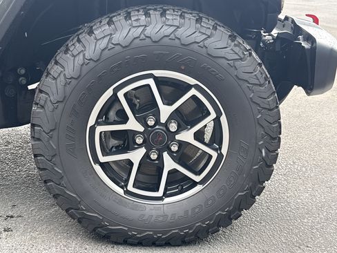 Used 2026 Jeep Wrangler Unlimited Rubicon w/ Technology Group AWD/4WD image 12