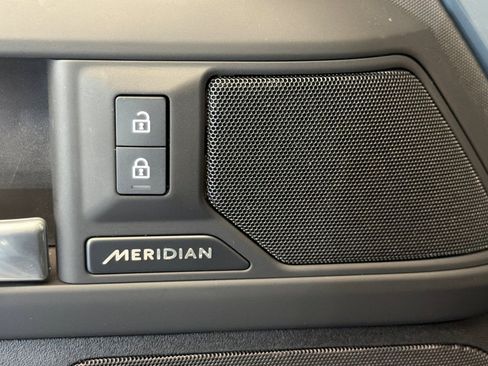 Used 2025 Land Rover Defender 110 S AWD/4WD image 32