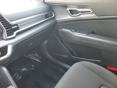 Certified 2025 Kia Sportage LX image 25