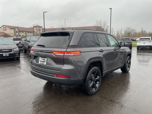 New 2025 Jeep Grand Cherokee Altitude image 6
