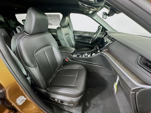 New 2026 Jeep Grand Cherokee L Limited w/ Limited Altitude Package AWD/4WD image 38