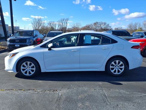 Used 2022 Toyota Corolla LE image 21