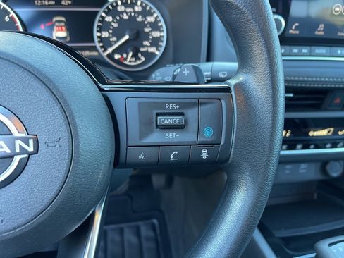 Used 2023 Nissan Rogue SV image 17