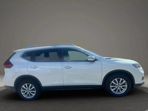 Used 2017 Nissan Rogue SV AWD/4WD image 4