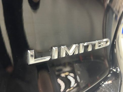 Used 2023 Toyota Crown Limited image 33