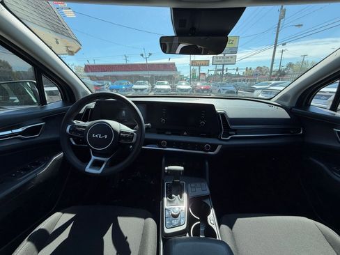 Used 2025 Kia Sportage LX FWD image 32