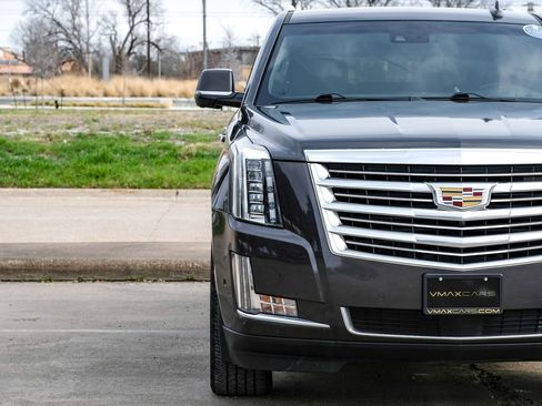 Used 2017 Cadillac Escalade Platinum image 40