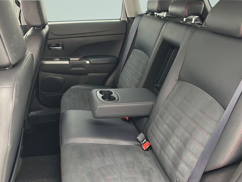 Used 2025 Mitsubishi Outlander Sport AWD image 11