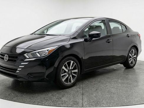 Used 2025 Nissan Versa SV FWD image 3