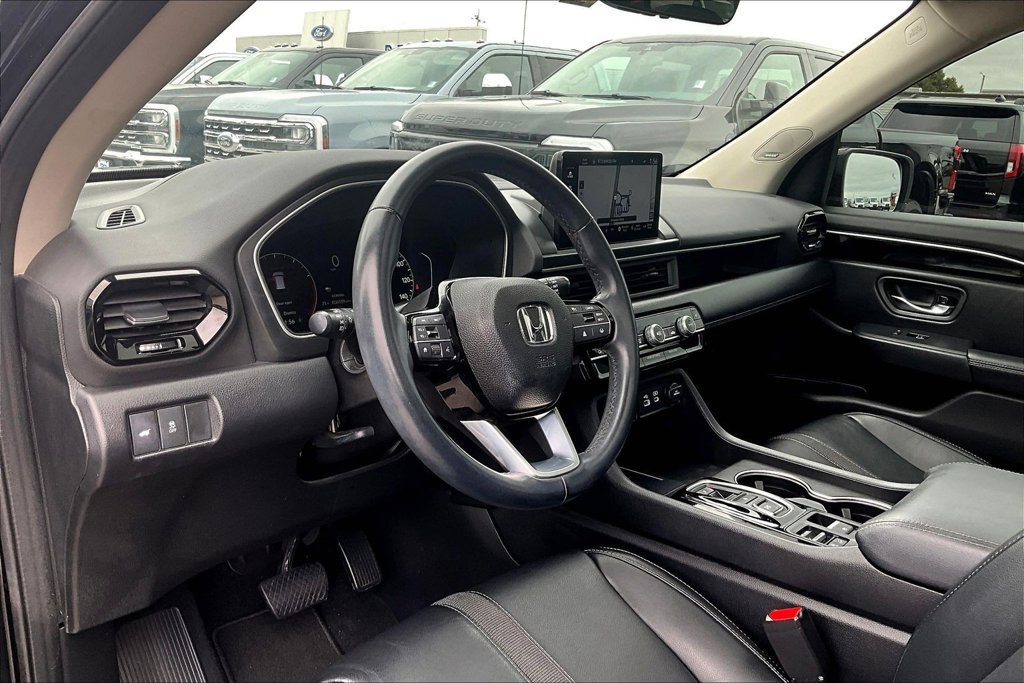 Used 2023 Honda Pilot Touring image 13