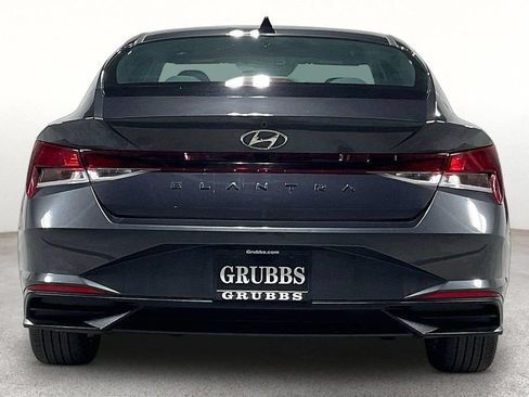 Used 2023 Hyundai Elantra SEL w/ Convenience Package FWD image 5