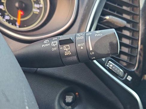 Used 2019 Jeep Cherokee Limited FWD image 16