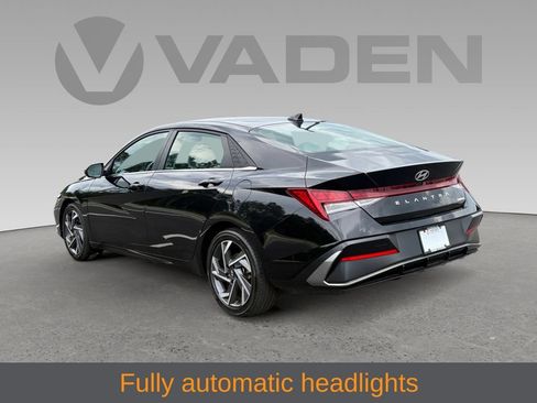 Used 2025 Hyundai Elantra Limited FWD image 7
