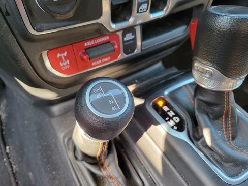 Used 2023 Jeep Gladiator Mojave w/ Trailer Tow Package AWD/4WD image 23
