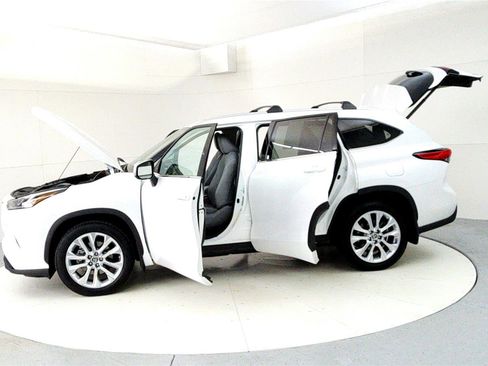 Used 2023 Toyota Highlander Limited image 10
