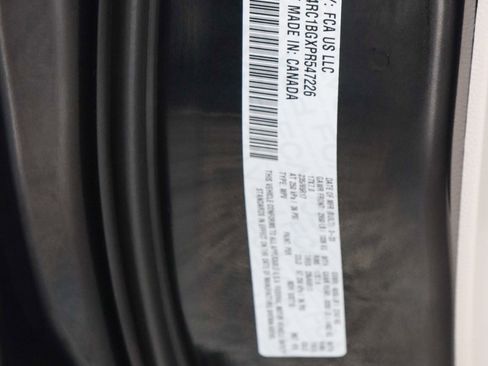 Used 2023 Chrysler Pacifica Touring-L FWD image 33