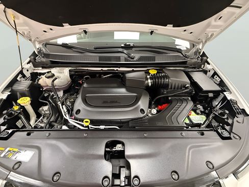 Used 2024 Chrysler Pacifica Touring-L FWD image 23