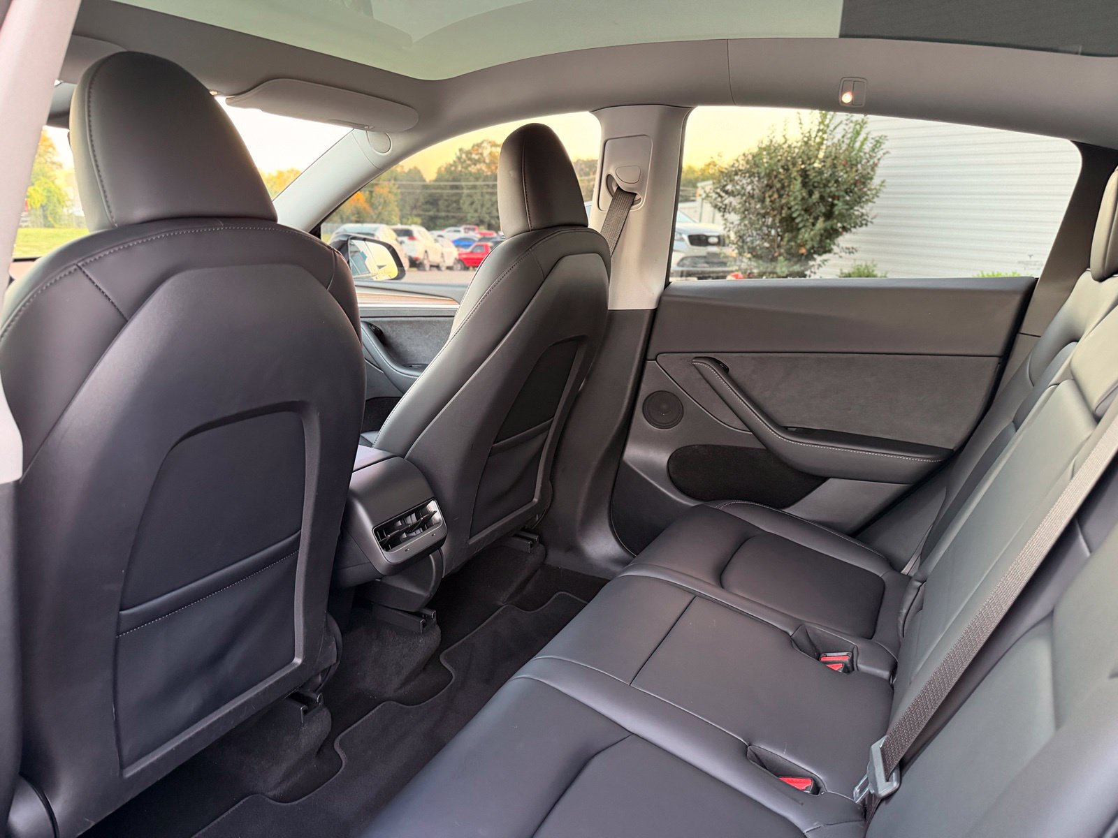 Used 2024 Tesla Model Y Long Range AWD/4WD image 17