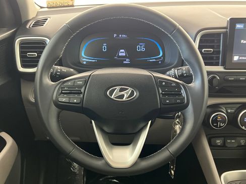 Used 2023 Hyundai Venue SEL FWD image 16