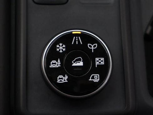 Used 2024 Nissan Pathfinder S image 46