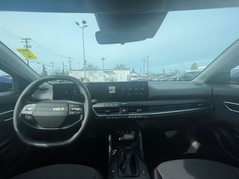 Used 2025 Kia K4 LXS image 28