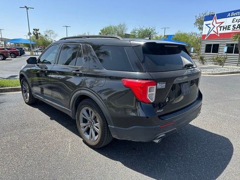 Used 2022 Ford Explorer XLT w/ Equipment Group 202A image 4