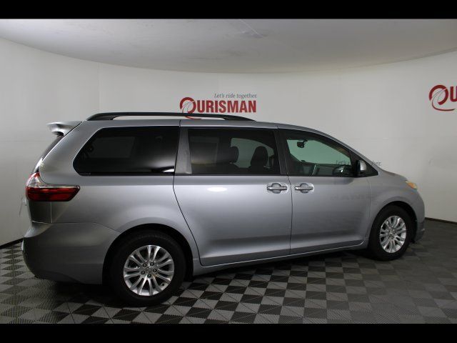 Used 2017 Toyota Sienna XLE w/ XLE Navigation Package FWD image 9