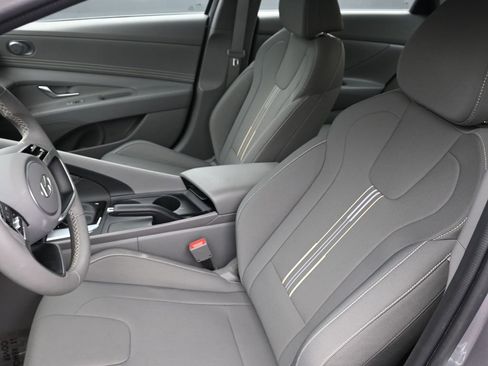 Certified 2025 Hyundai Elantra Sport image 11