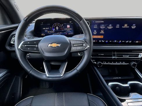 Used 2026 Chevrolet Traverse High Country FWD image 6