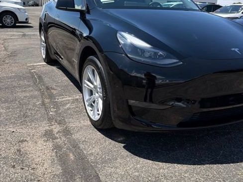 Used 2023 Tesla Model Y Long Range AWD/4WD image 3