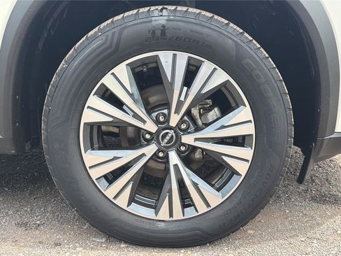 Used 2023 Nissan Rogue SV AWD/4WD image 25