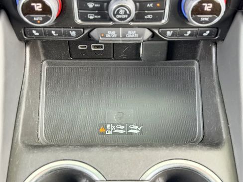 Used 2022 Chevrolet Suburban Premier AWD/4WD image 30